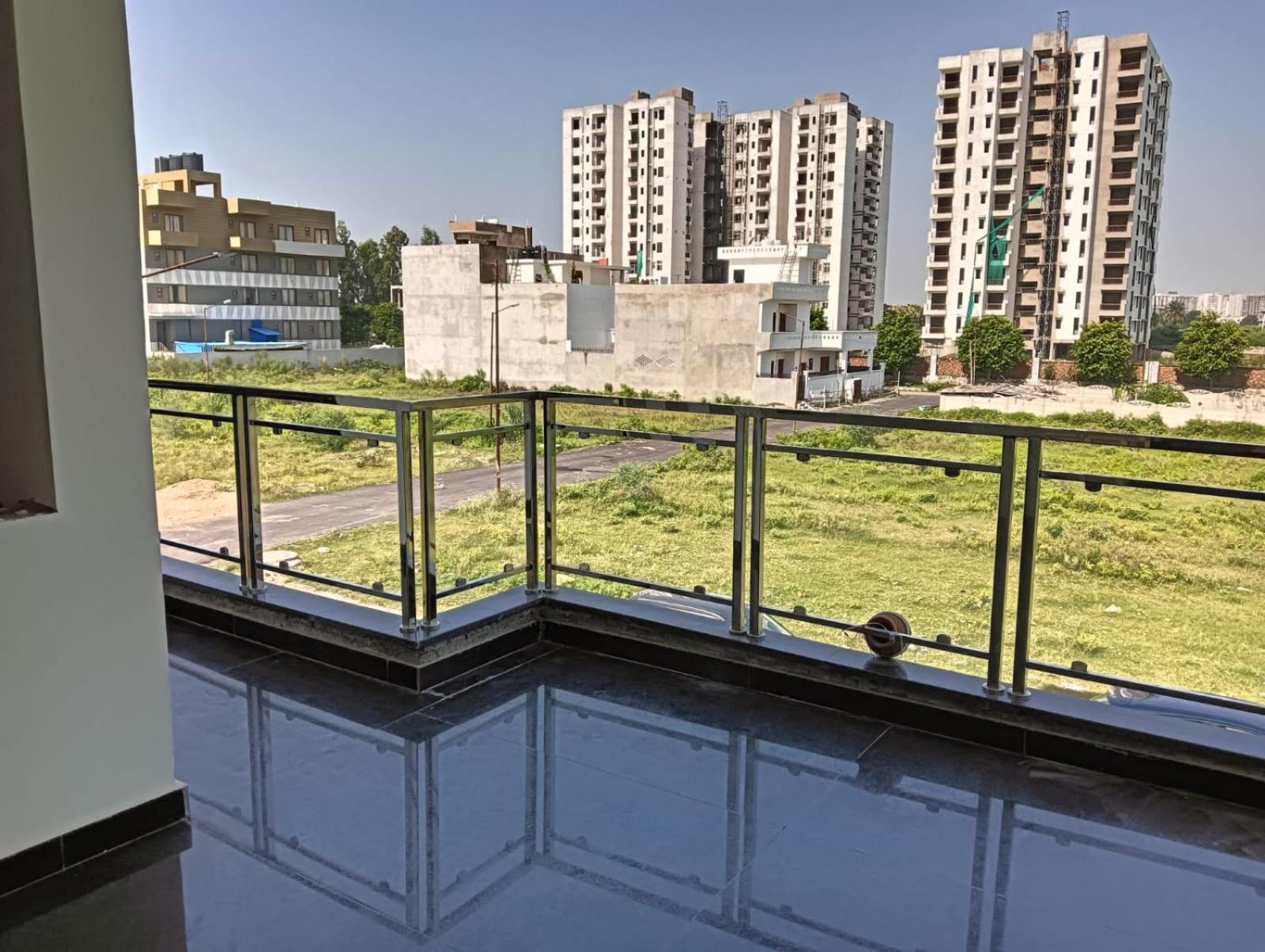 Atulyam Stays Sushant Golf City Lucknow Exterior foto